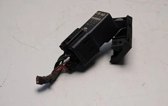 Volkswagen Caddy Glow plug pre-heat relay 038907281D 0522120504 3192745