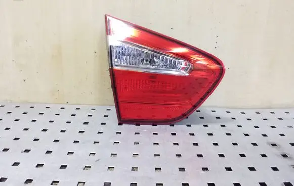KIA Rio Tailgate rear/tail lights 924031W2