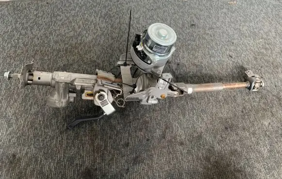 Steering wheel axle set