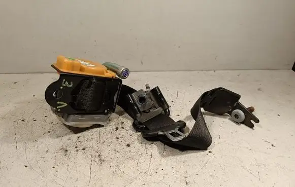 Opel Insignia B Rear seatbelt 39106930