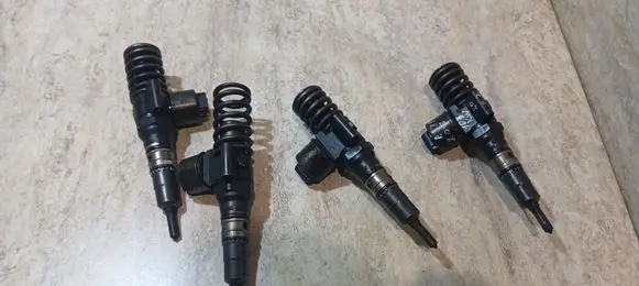 Audi A3 S3 8P Fuel injector 