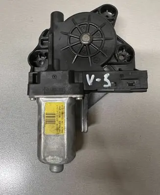 Volvo XC70 Front door window regulator motor 970714101 100826