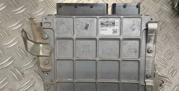 Toyota Auris 150 Engine control unit/module 8966102E51