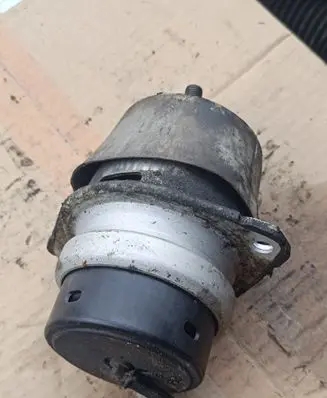 Engine mount bracket