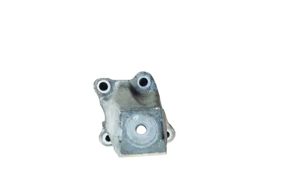 Engine mounting bracket