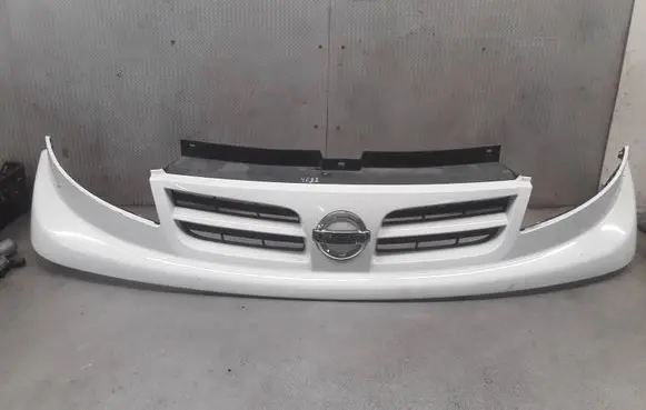 Nissan Primastar Front bumper upper radiator grill 623100250