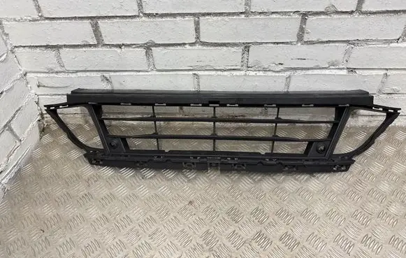 BMW 8 G16 Front bumper lower grill 7460146 7464121