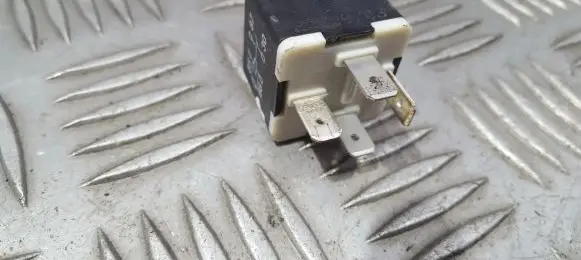 Volkswagen Touareg I Other relay 141951253B
