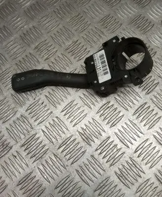 Skoda Superb B5 (3U) Indicator stalk 3U0953513