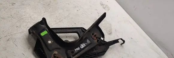 Skoda Octavia Mk2 (1Z) Headlight/headlamp mounting bracket