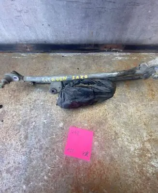 Citroen Saxo Front wiper linkage and motor 