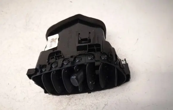 Nissan Juke I F15 Dash center air vent grill 687511KE0A
