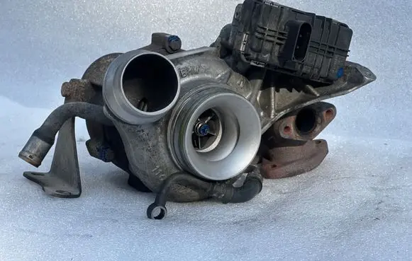 BMW 5 F10 F11 Turbo 1165724779 4933519400 6NW01009902