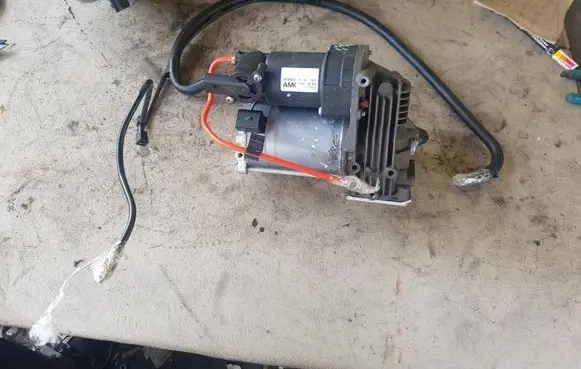 Jaguar XJ X351 Air suspension compressor/pump AMK