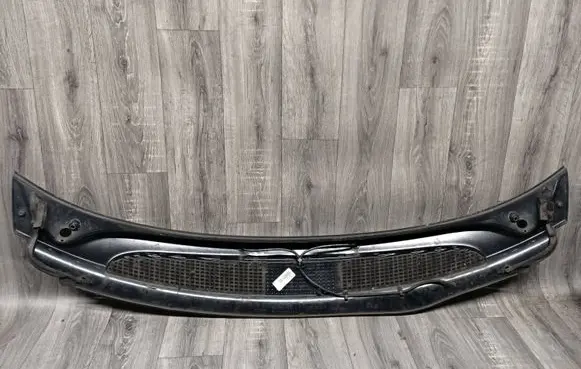 Chrysler Voyager Engine hood trim 04717533A