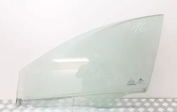 Hyundai i30 Front door window glass four-door
