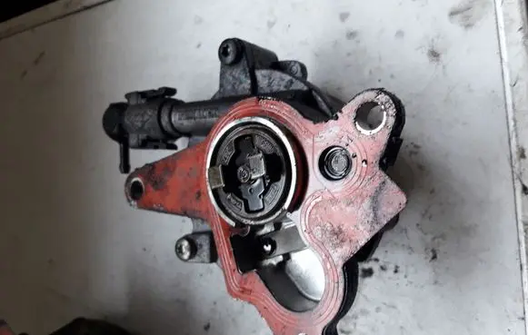 Opel Vivaro Vacuum pump