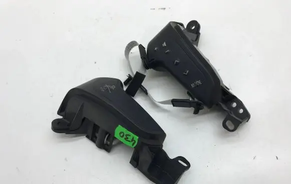 Toyota Avensis T250 Steering wheel buttons/switches 75B070 PBTGF30