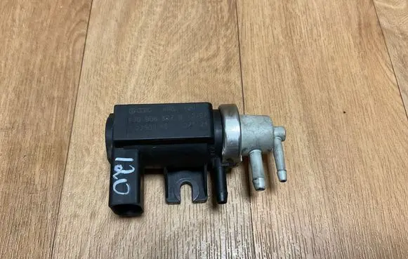 Volkswagen PASSAT B6 Turbo solenoid valve 1J0906627B 07T124 72290345
