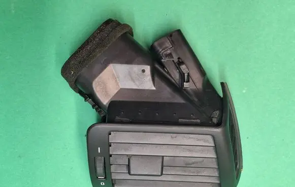 Dash center air vent grill