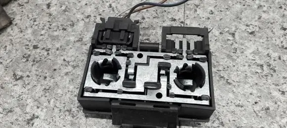 Volkswagen PASSAT B4 Tail light bulb cover holder 3a9945259