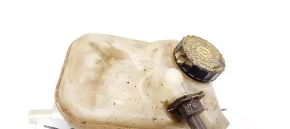 Brake fluid reservoir