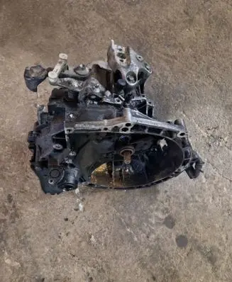 Peugeot 208 I Manual 5 speed gearbox 9675193610