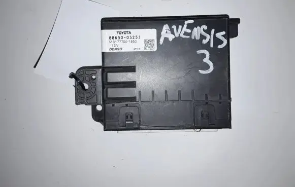 Toyota Avensis T270 Other control units/modules 8865005251