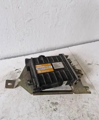 Volkswagen PASSAT B3 Engine control unit/module 443907311A 0261200263