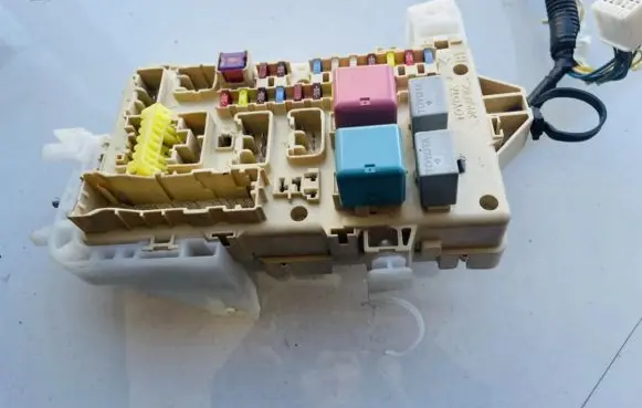 Toyota Corolla Verso AR10 Fuse box set 892210f030 89221-0f030