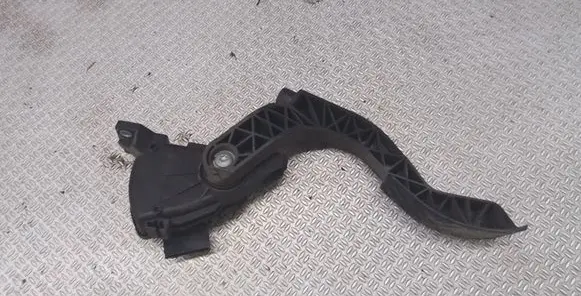 Volkswagen PASSAT B5.5 Accelerator throttle pedal 8D1721523F