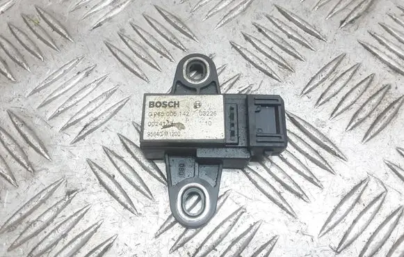 KIA Sorento Airbag deployment crash/impact sensor 0265005142
