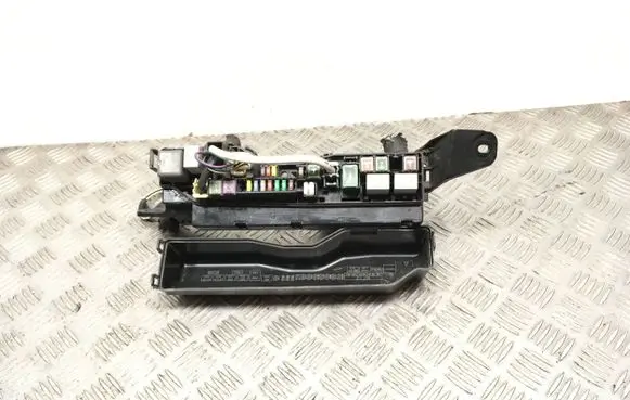 Toyota Avensis T250 Fuse module