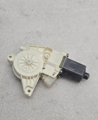 Mercedes-Benz S W222 Front door window regulator motor A1669060201