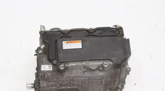Toyota Prius+ (ZVW40) Voltage converter inverter G920047220