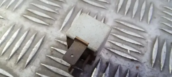 Volkswagen Golf II Other relay 171906383 11020000