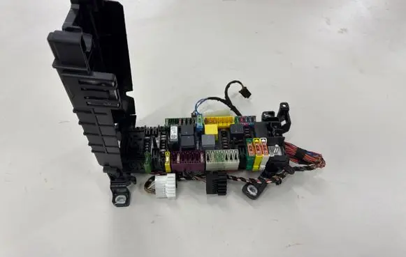 Mercedes-Benz GLA W156 Fuse module A2465400040