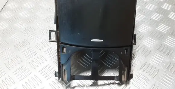 Cup holder front