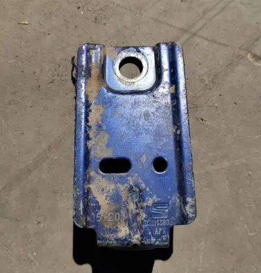 Seat Arona Fender mounting bracket 6F0821432B 0890