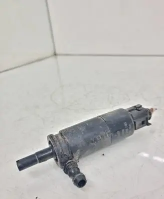 Volkswagen PASSAT B6 Headlight washer pump 3B7955681