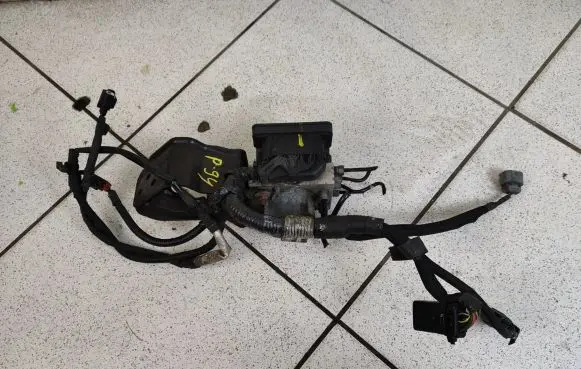 Chrysler Town & Country V ABS Pump P05164911AE
