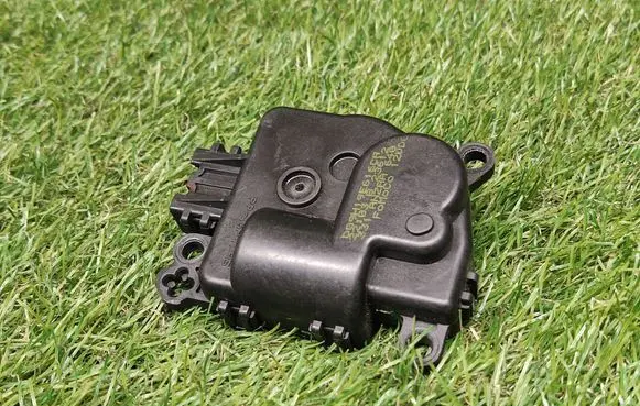Ford Fusion II Air flap motor/actuator DG9H19E616CA