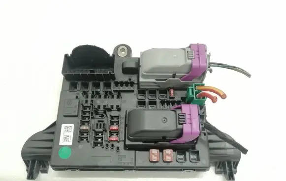Opel Insignia A Fuse module 1327732104 15253921110