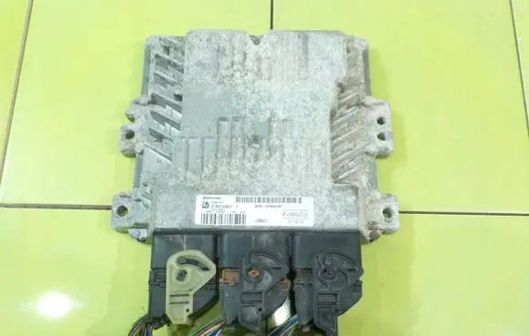 Ford Focus Engine control unit/module BV6112A650NF XP212