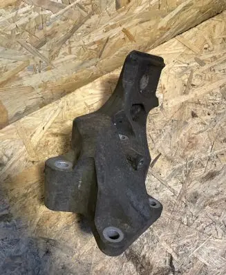 Land Rover Range Rover Sport L320 Engine mounting bracket Ah226037ba