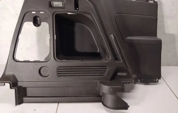 Trunk/boot lower side trim panel
