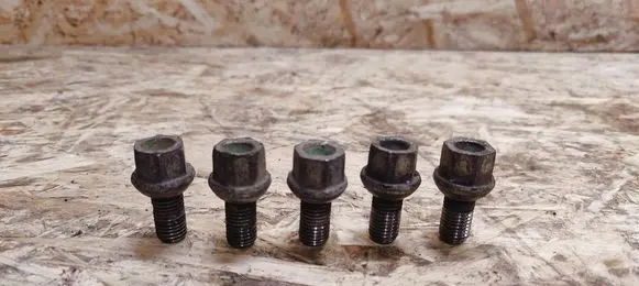 Nuts/bolts