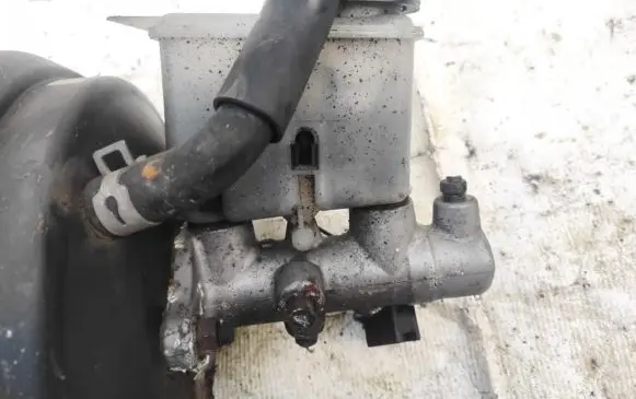 Mazda 323 F Master brake cylinder 852-04927