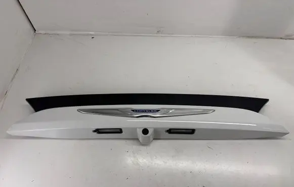Chrysler Pacifica Trunk door license plate light bar 6NX37TRMA 6PA68TRMA 5UT85GW7AG