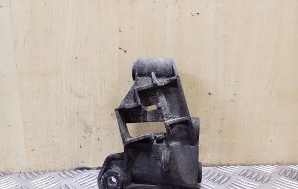 Volkswagen Transporter - Caravelle T5 Gear shift cable bracket 7H0711781D